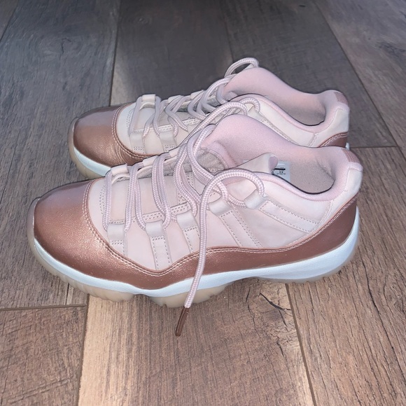 Air Jordan 11 Retro Low Sneakers Shoes Rose Gold Size 7 - Picture 4 of 8